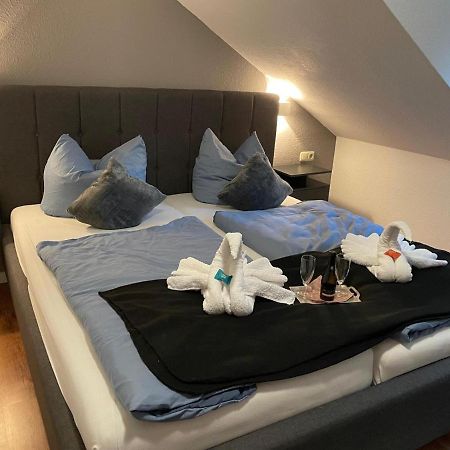 Hotel Und Restaurant Zum Bunten Hirsch มิโรว์ ภายนอก รูปภาพ