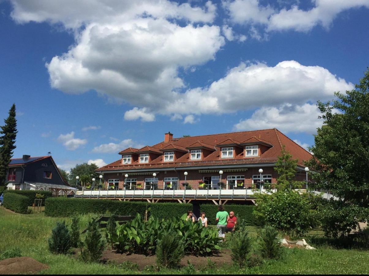 Hotel Und Restaurant Zum Bunten Hirsch มิโรว์ ภายนอก รูปภาพ