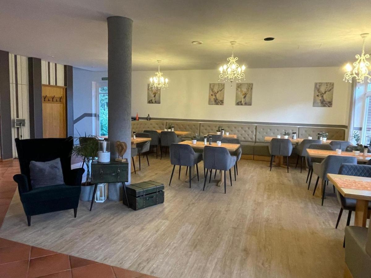 Hotel Und Restaurant Zum Bunten Hirsch มิโรว์ ภายนอก รูปภาพ